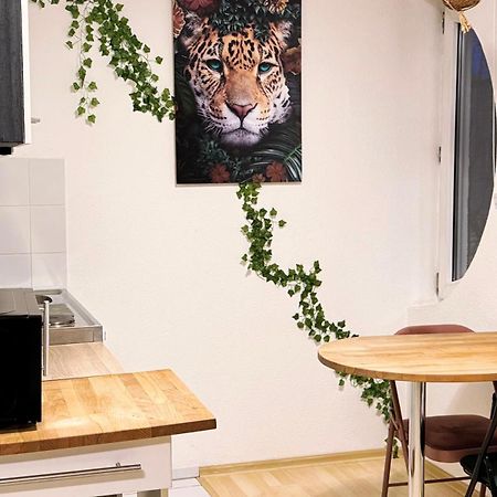 Zentrumnah Inklusive Parkplatz Jungle-Suite By Rentigo - Ruheoase Im Herzen Von Saarbruecken! Bagian luar foto